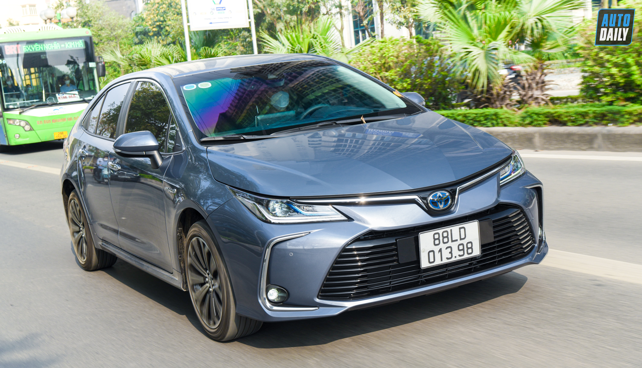 Đánh giá chi tiết xe Toyota Corolla Altis 1.8HV năm 2023