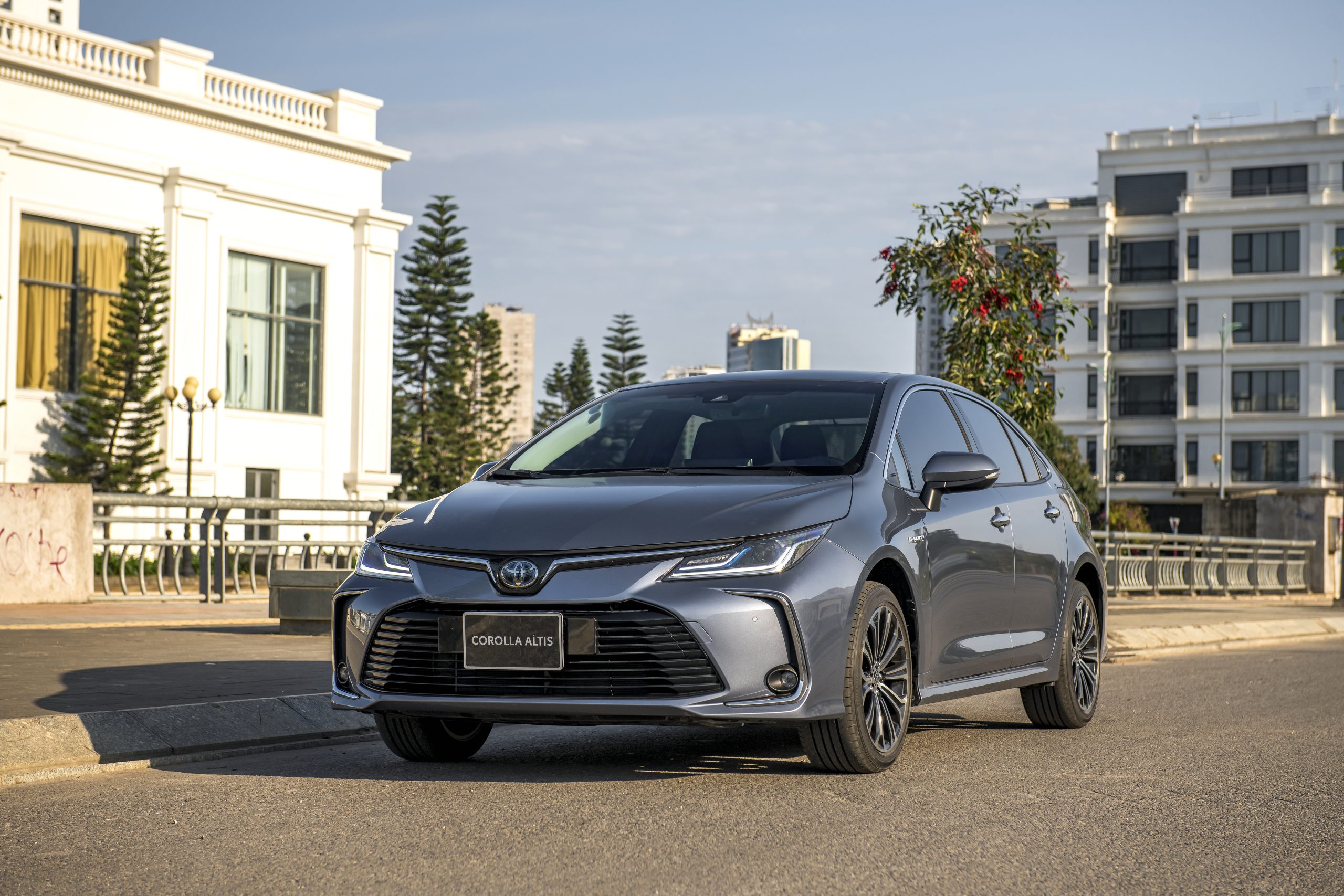 Đánh giá chi tiết xe Toyota Corolla Altis 1.8HV năm 2023